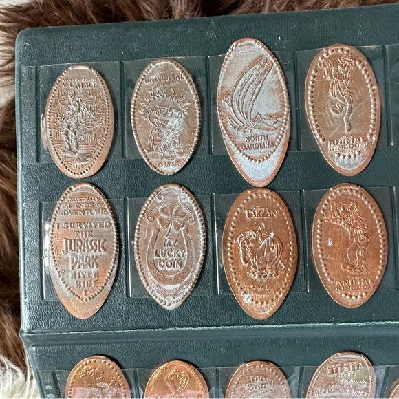 RAINFOREST CAFE 2003 Penny Collector Disney Orlando Coin Album with 29 Coins - Picture 4 of 9